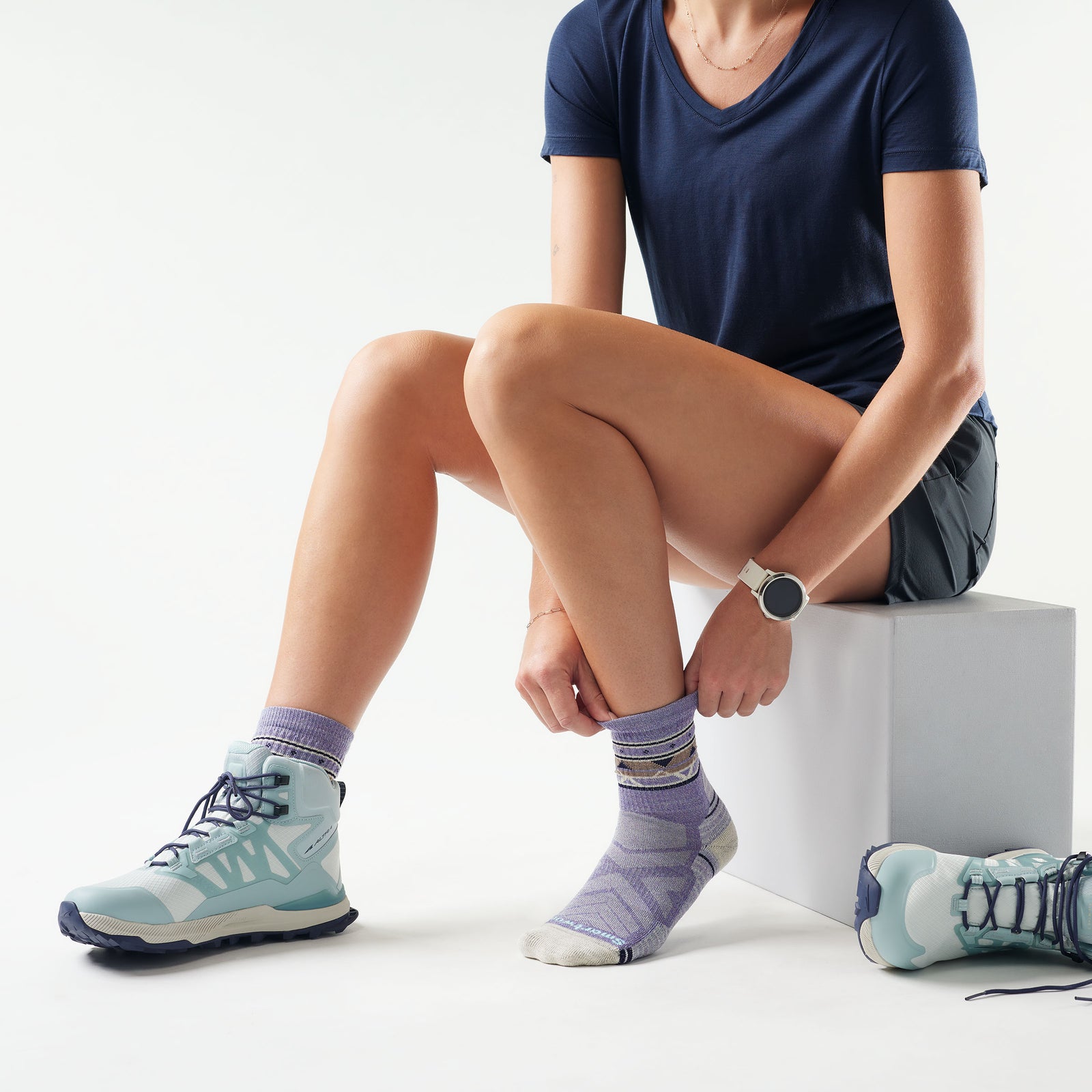 Women's Hike Zig Zag Valley Mid Crew Socks Chalk Violet - ver - 2