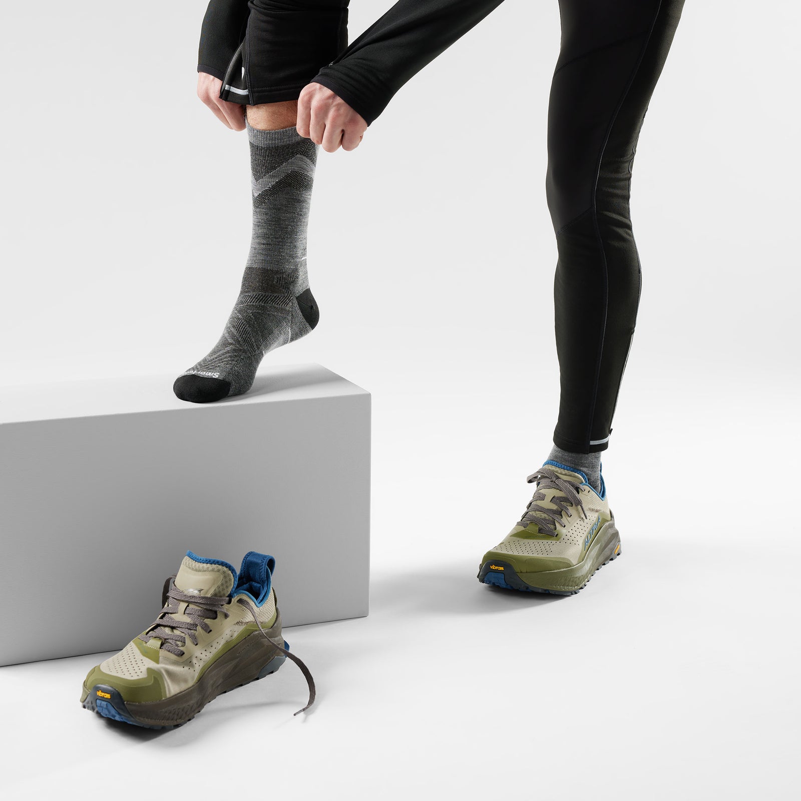 Run Mid Crew Pattern Socks Light Gray - ver - 2