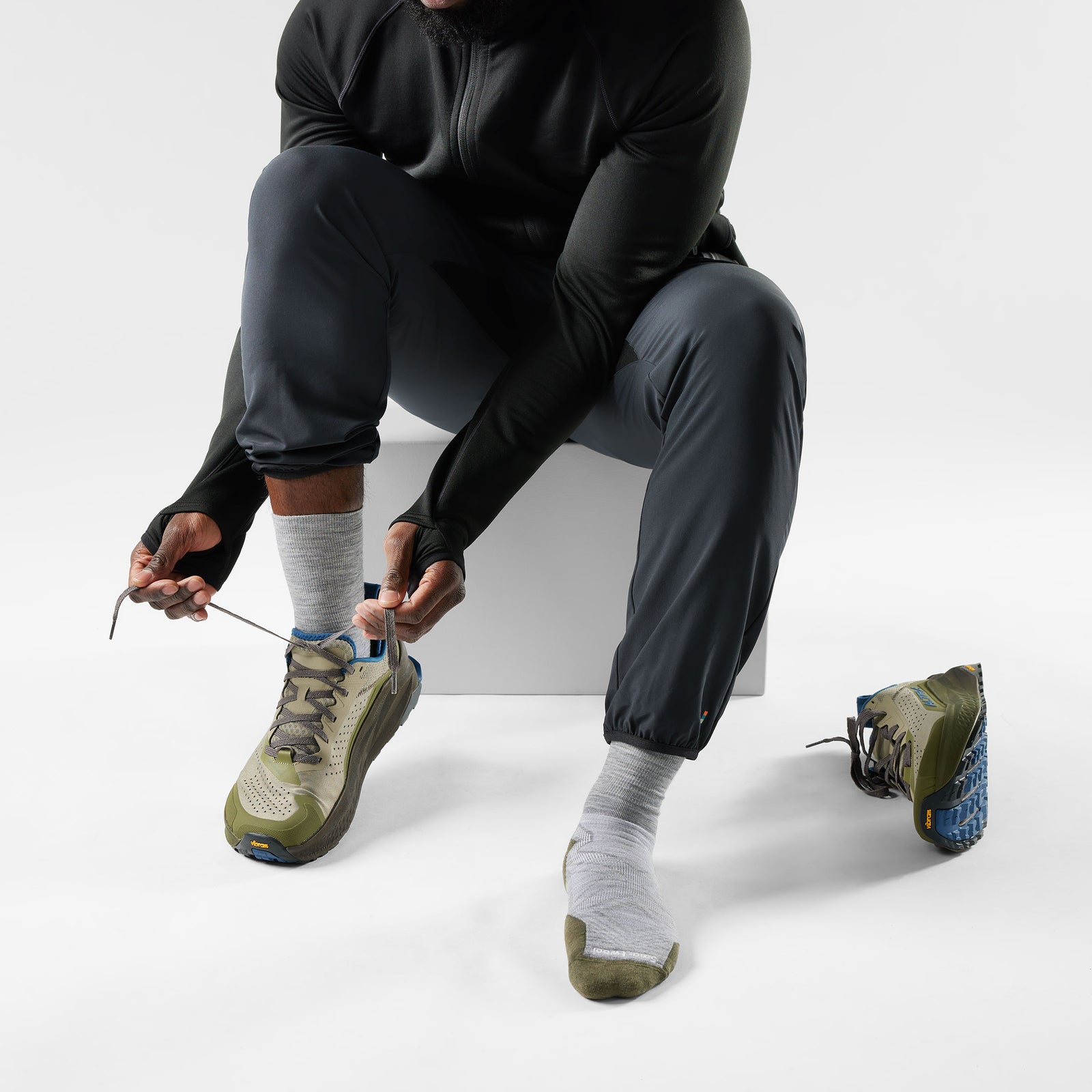 Run Mid Crew Socks Light Gray - ver - 2