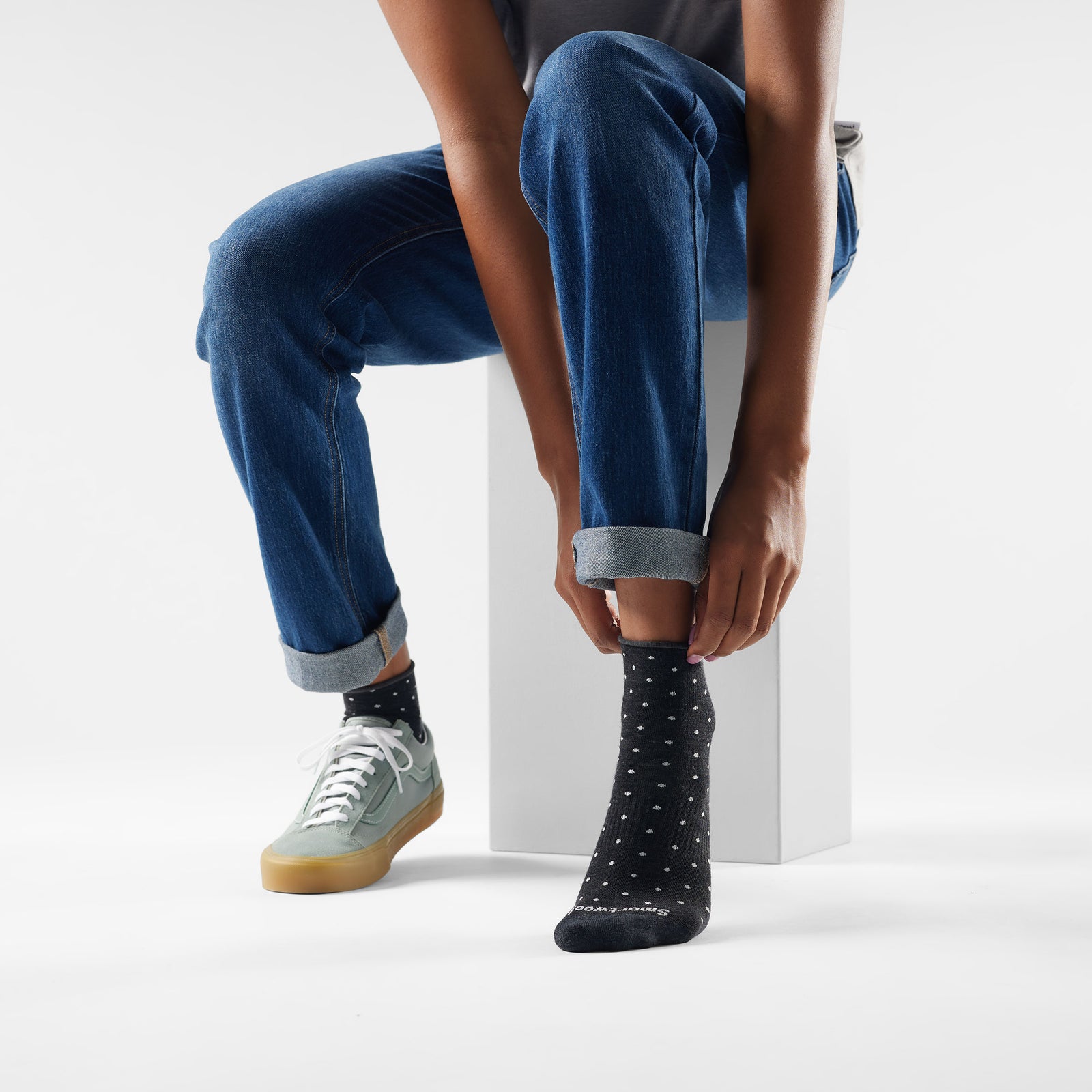Women's Everyday Classic Dot Ankle Socks Charcoal - ver - 2