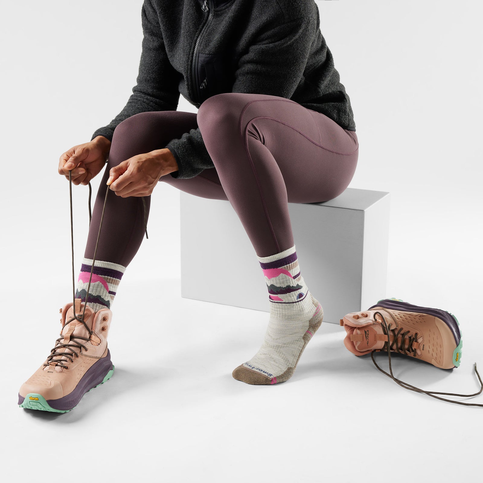Women's Hike Mountain Moon Crew Socks Ash - ver - 2