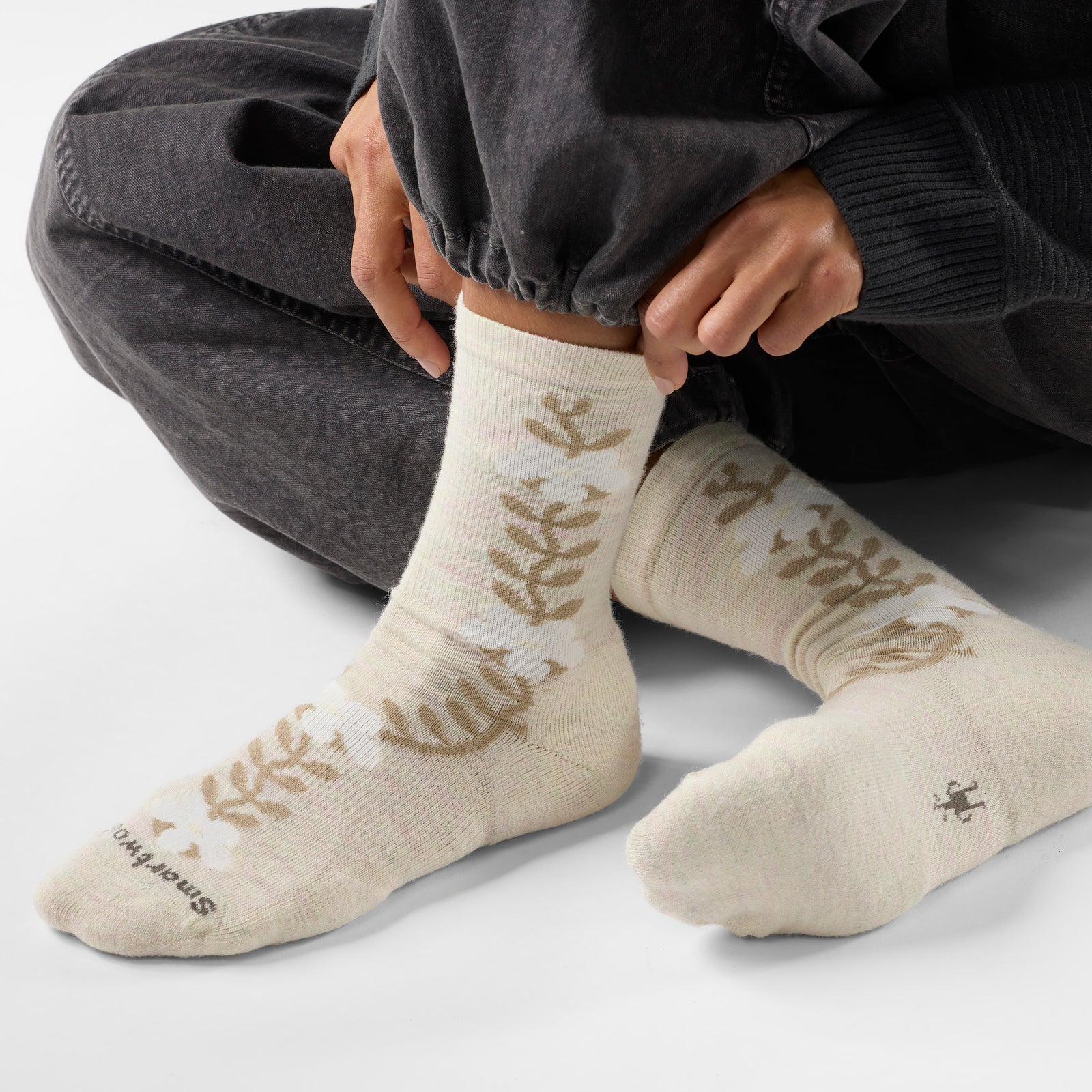 Women's Everyday Garden Vine Crew Socks Moonbeam - ver - 2
